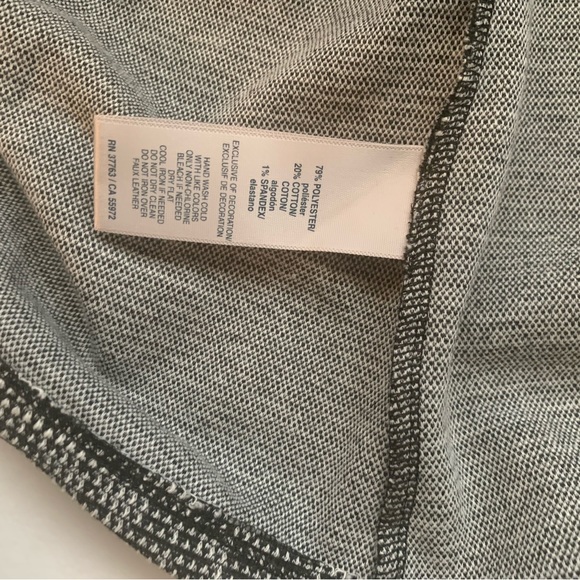 Blazer with nice zipper details with black trim no pockets - Picture 5 of 6